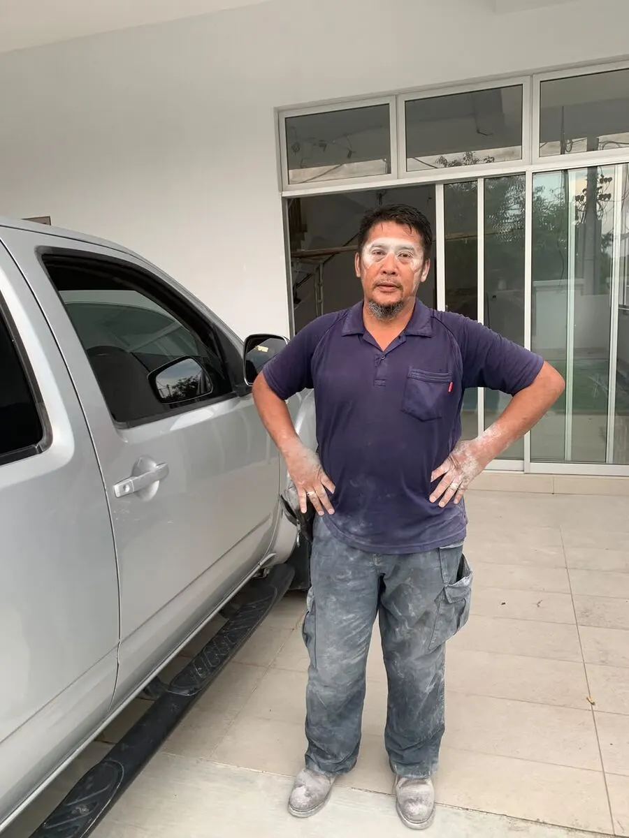 Rahim, pemilik Rahim Electric, berdiri dengan pakaian kerja